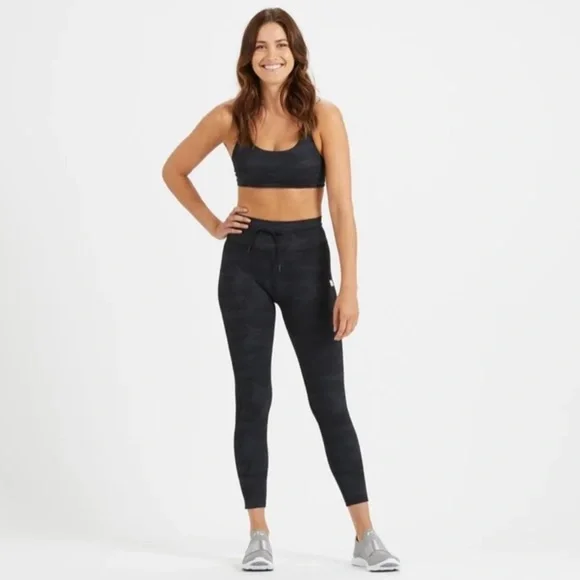 Vuori comfortable work out pants ❤️❤️❤️ - Picture 3 of 4